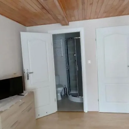 Aga ミエンジズドロイェ